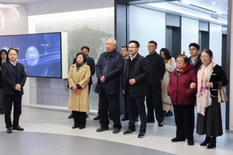 周国富率浙江大学校友代表团考察托普云农